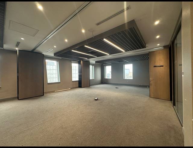 1,097M² OFFICE TO LET IN SANDTON CENTRAL